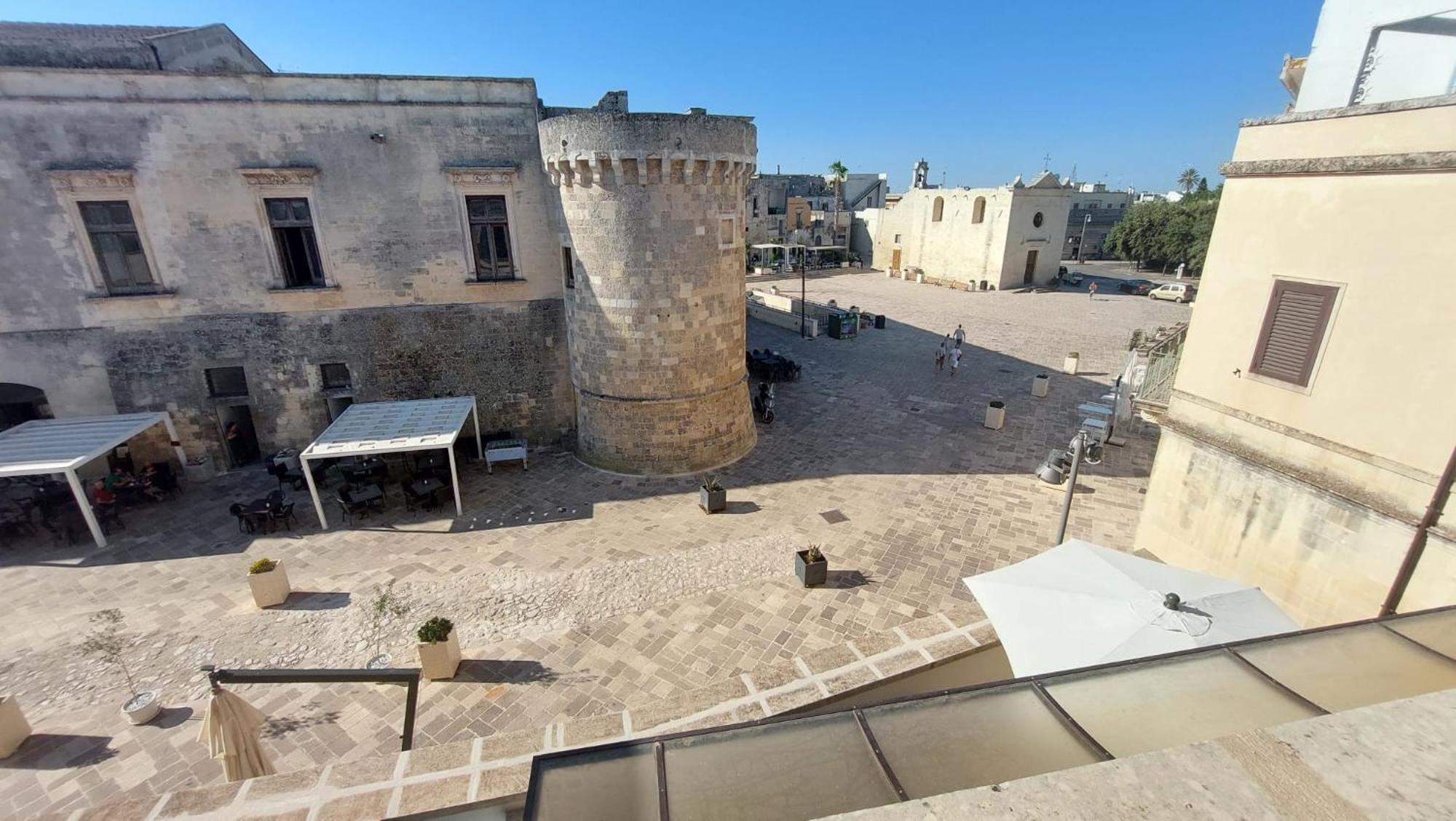 Casa Vacanze Fronte Castello Martano Exterior photo